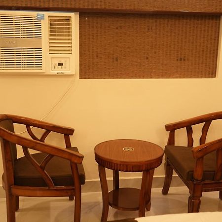 Hotel Golden Palace Lakhnau Kültér fotó
