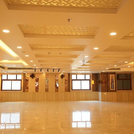 Hotel Golden Palace Lakhnau Kültér fotó