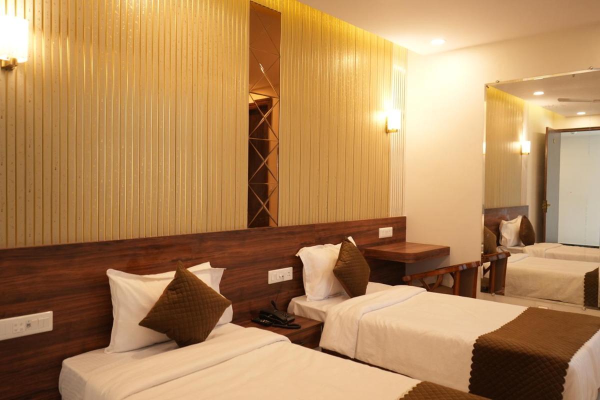 Hotel Golden Palace Lakhnau Kültér fotó