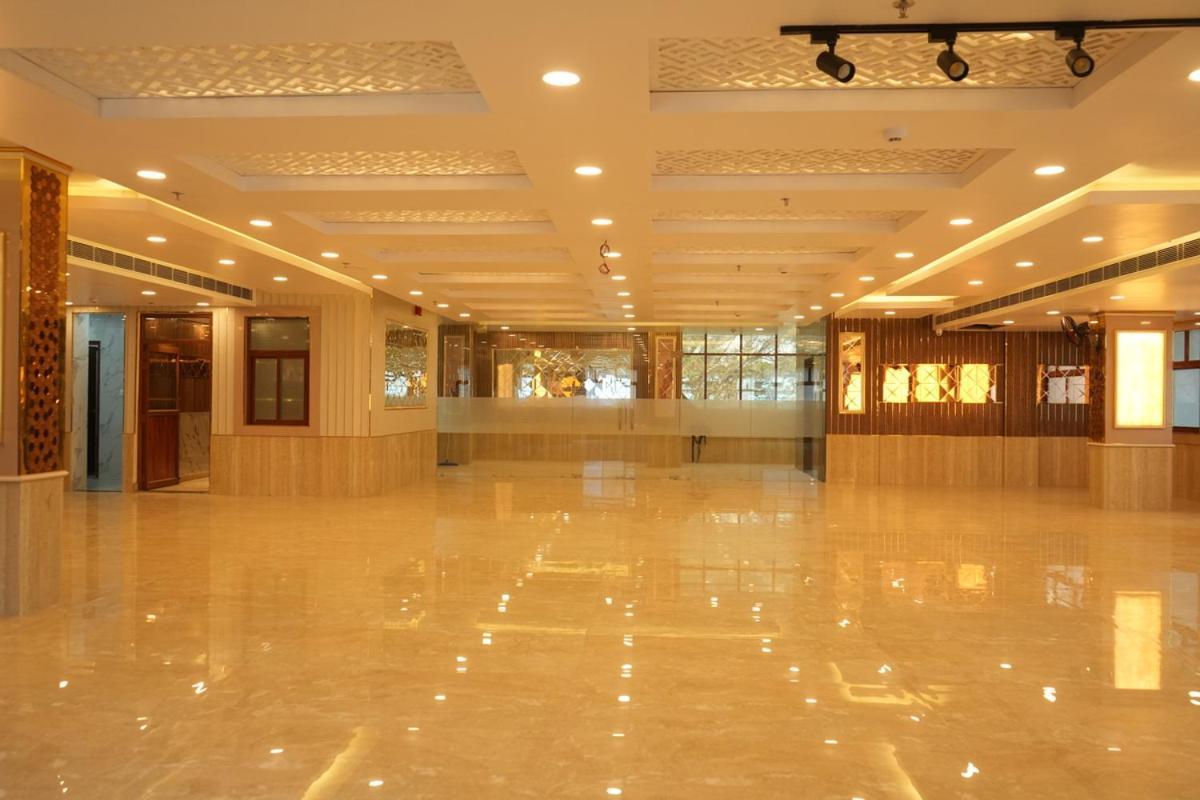 Hotel Golden Palace Lakhnau Kültér fotó