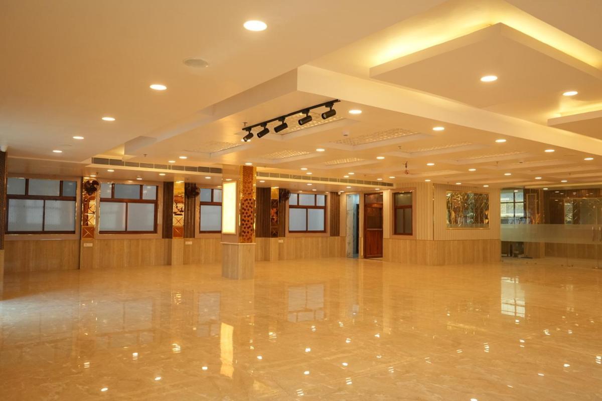 Hotel Golden Palace Lakhnau Kültér fotó