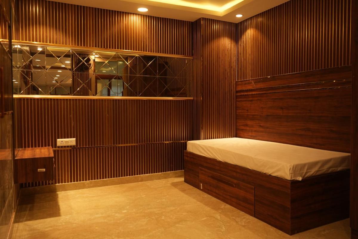 Hotel Golden Palace Lakhnau Kültér fotó