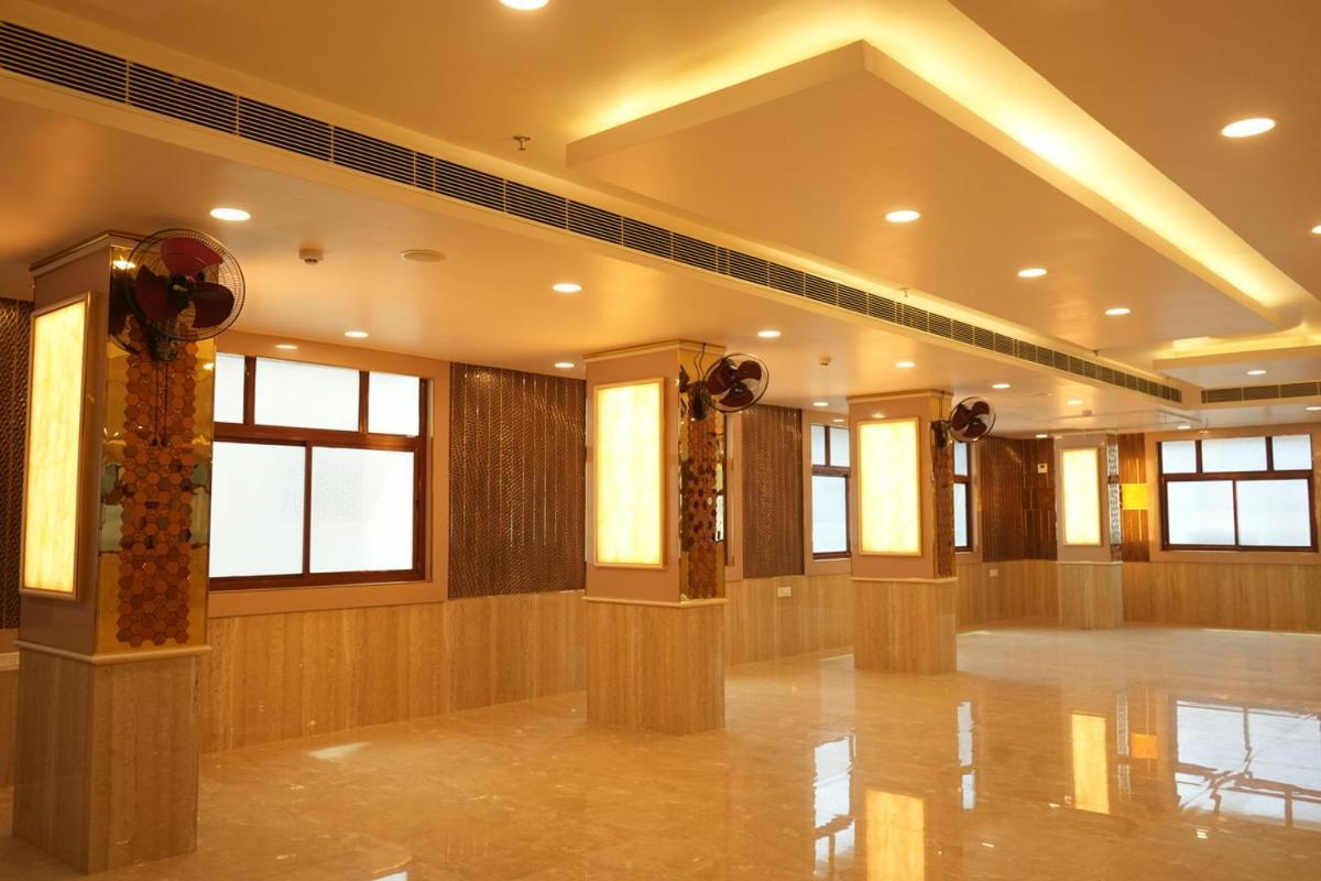 Hotel Golden Palace Lakhnau Kültér fotó